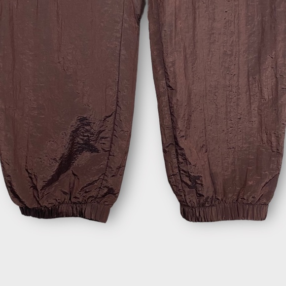 GapFit Lustre Windbreaker Jogger Brown Medium - Picture 5 of 11